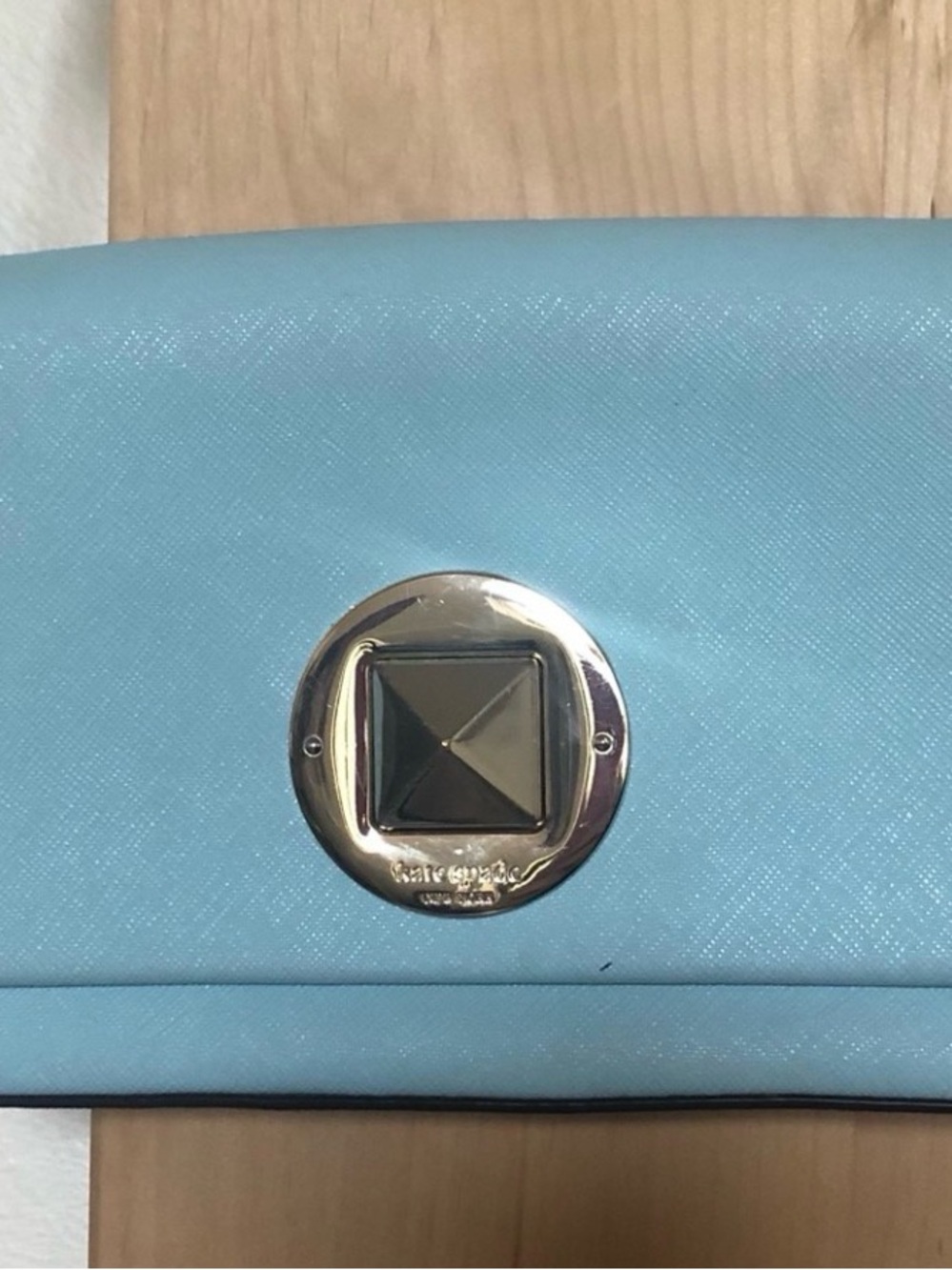 kate spade light blue leather flap clutch with gold-tone turn-lock - Picture 3 of 10